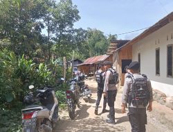 Patroli Jalan Kaki Sat Samapta Polres Mamasa Untuk Jaga Keamanan Wilayah Hukum Polres Mamasa Pada Siang Hari