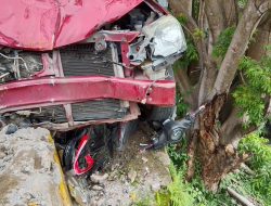 Telah terjadi kecelakaan antara mobil sedan minibus Dengan pengendara Motor Matic Yamaha Mio soul