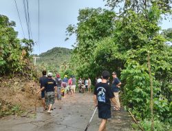 Pemerintah Kecamatan Bersama Pemerintah Desa Menggelar BAKSOS Pasca Longsor