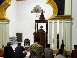 Safari Ramadhan Polda Sulbar: Bripda Elfata dan Ananda Berikan Sentuan Agama di Masjid Sitti Aisyah