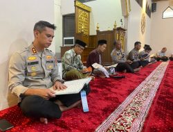 Tingkatkan Iman dan Taqwa di Bulan Suci Ramadhan, Kapolres Majene Gelar Tadarusan Bersama Jamaah Masjid Nurul Ikhlas